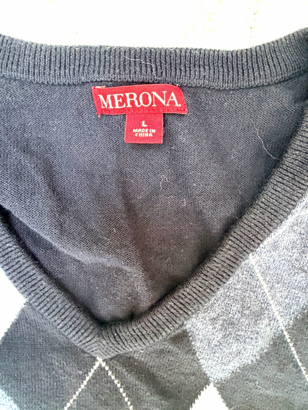 Merona Men's Navy & Light Blue Argyle V-Neck Sweater - Picture 4 of 5